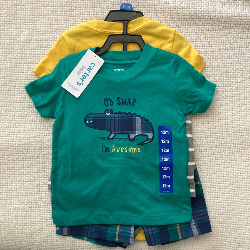Carter’s matching set 4 piece size 12 months shorts and tops